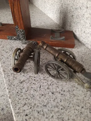 Sujetalibros cañones decorativos