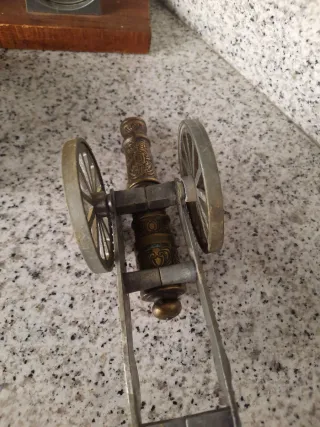 Sujetalibros cañones decorativos