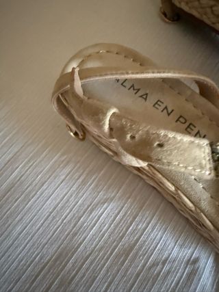 Sandalias Alma En Pena Beige con Brillantes
