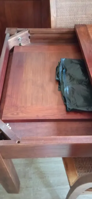 Mesa de comedor de madera maciza con seis sillas