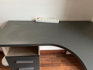 Escritorio esquinero con cajoneras