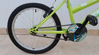 Bicicleta infantil verde