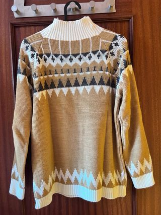 Jersey cuello alto estampado