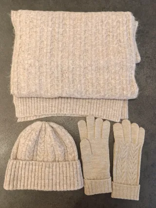Set Sciarpa Cappello Guanti Beige