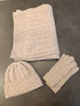 Set Sciarpa Cappello Guanti Beige