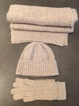 Set Sciarpa Cappello Guanti Beige