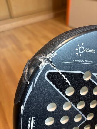 Pala de pádel Nox Load. Rota y reparable