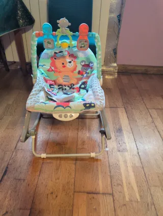 Hamaca para bebé con sonajero