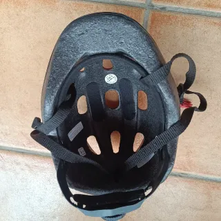 Casco bici niña flores rosa