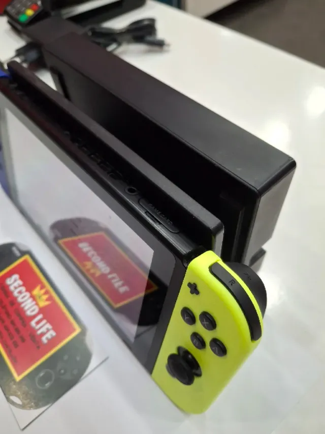 Nintendo Switch V2 Azul/Amarillo