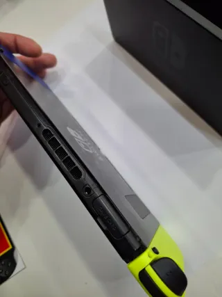 Nintendo Switch V2 Azul/Amarillo