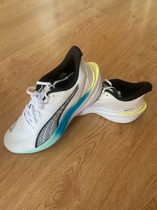 Zapatillas deportivas Puma blancas y negras