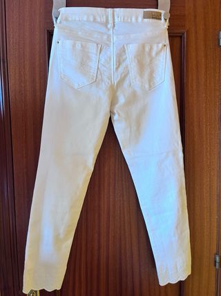 Jeans blancos tobilleros Amichi