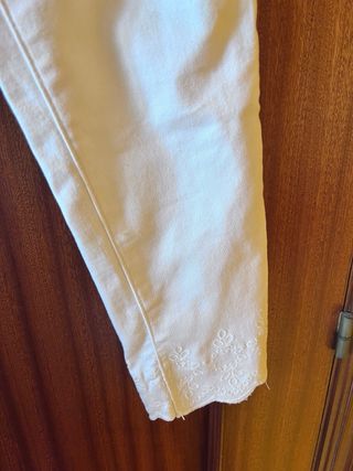 Jeans blancos tobilleros Amichi