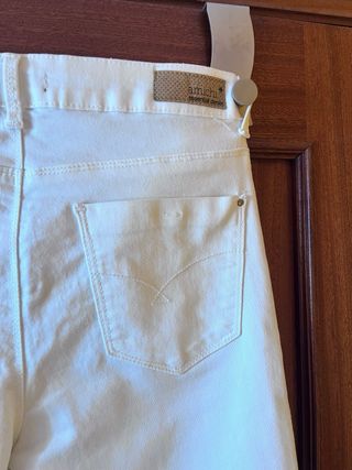 Jeans blancos tobilleros Amichi