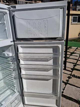 Frigorífico Hotpoint Ariston con fuga de gas