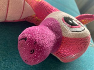 Peluche caballito de mar rosa brillante