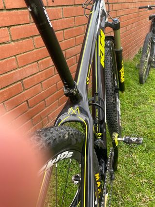 Bicicleta KTM Myroon Carbono. Millorada i cuidada.