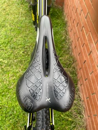 Bicicleta KTM Myroon Carbono. Millorada i cuidada.