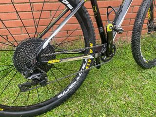 Bicicleta KTM Myroon Carbono. Millorada i cuidada.