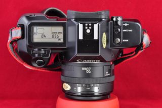 Cámara Canon EOS 650 (Solo cuerpo)