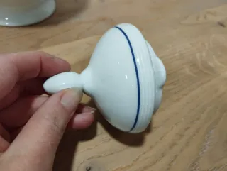 Jarra de porcelana blanca