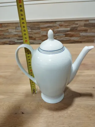 Jarra de porcelana blanca