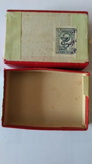 Caja antigua Cantan Fuerte Vitamina C Bayer