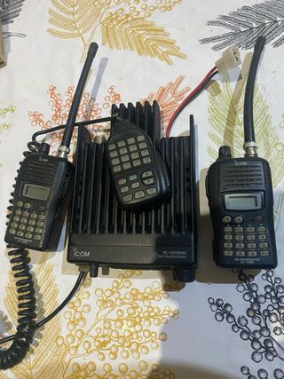 Super oferta en Walkies IC-V85 y emisora Icom2200h