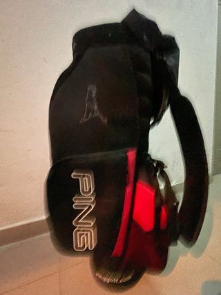 Bolsa de golf PING negra y roja