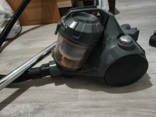 Aspiradora Cilíndrica Sin Bolsa