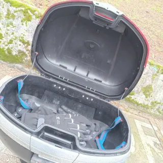 Baúl Suzuki con base y cerradura nueva