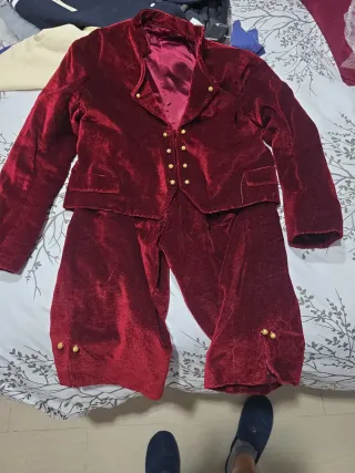 Traje fallero rojo terciopelo