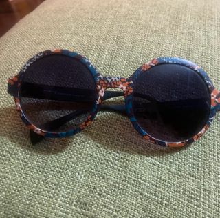 Occhiali da sole modello ricercato