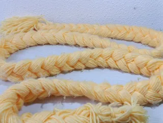 Trenza artesanal rubia estilo Rapunzel