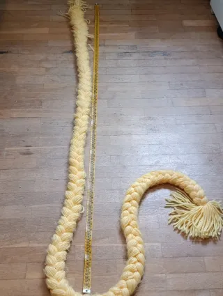 Trenza artesanal rubia estilo Rapunzel