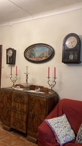 Reloj de péndulo antiguo de madera