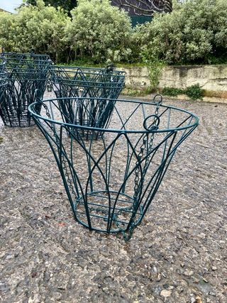 Cestas macetas colgantes metálicas verdes