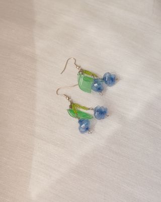 Brincos Artesanais Bagas Azuis e Verdes