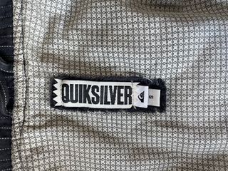 Chaqueta Quiksilver rayas gris