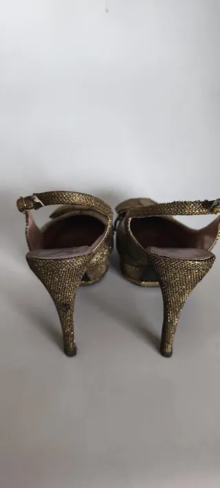 Zapatos de fiesta dorados Paula Soler