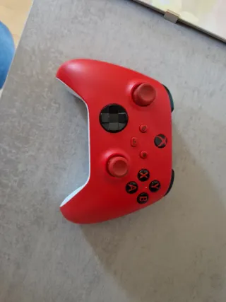 Xbox One Negra + Fuente de Alimentación