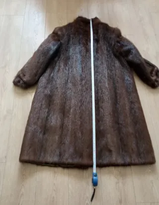 Abrigo de piel marrón
