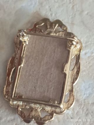 Spilla porta foto antica dorata