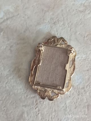 Spilla porta foto antica dorata