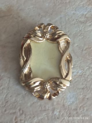 Spilla porta foto antica dorata