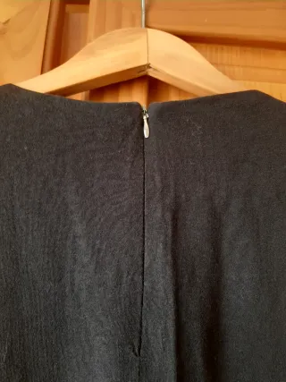 Blusa negra con adornos