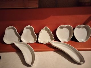 Frutero de porcelana decorado con uvas