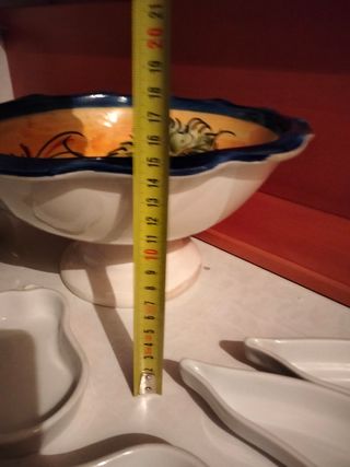 Frutero de porcelana decorado con uvas