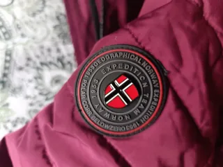 Parka granate Norway con capucha
